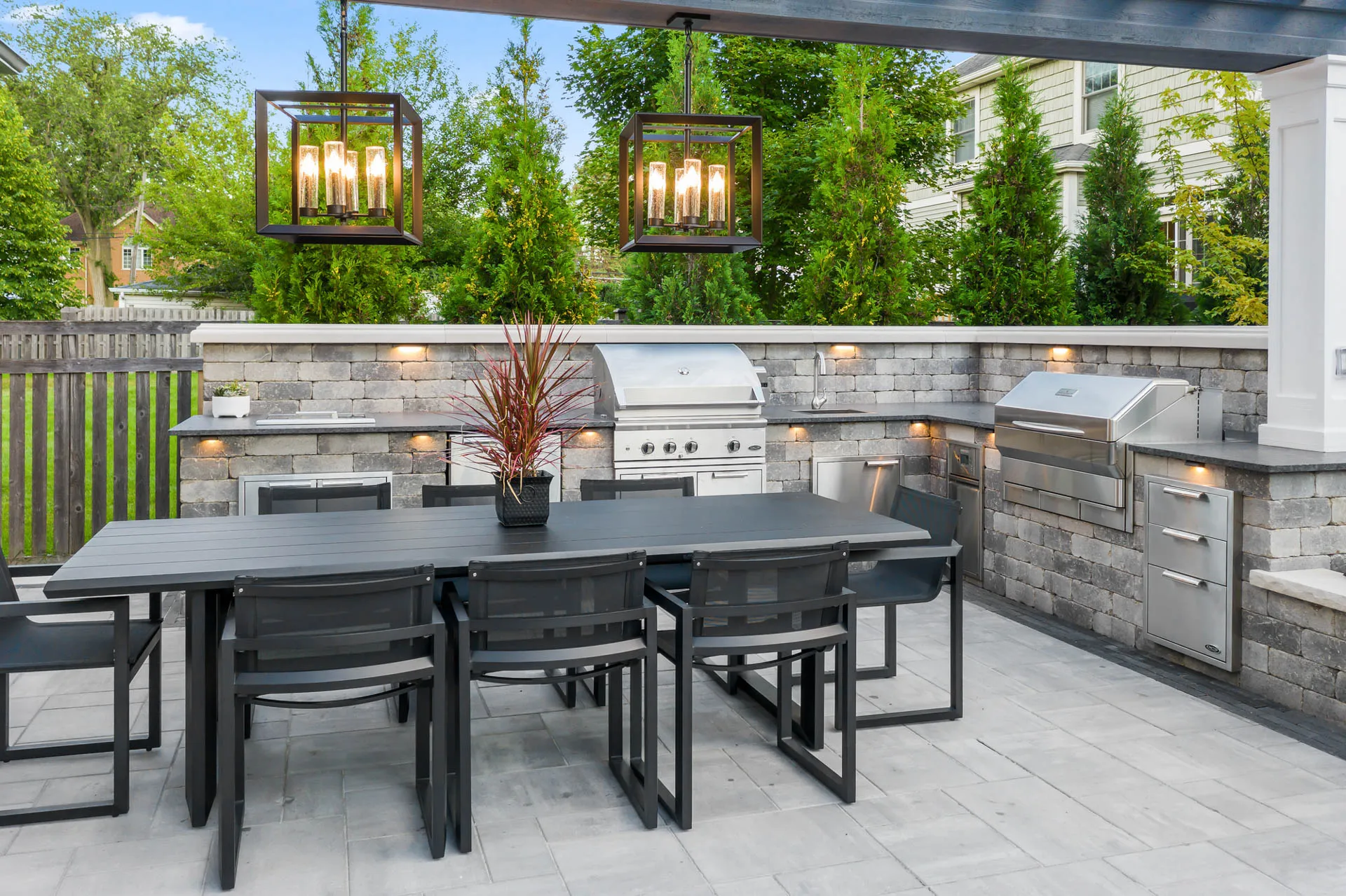 Built-In Grill & Bar