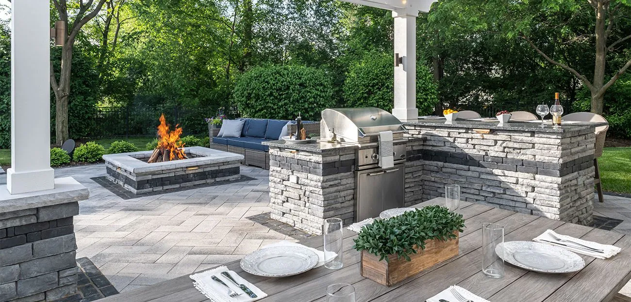 OUTDOOR KITCHENS & FIRE FEATURES